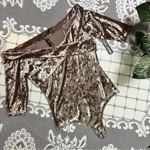 NWT Design Lab Crushed Velvet Off-Shoulder Bodysuit – Size M